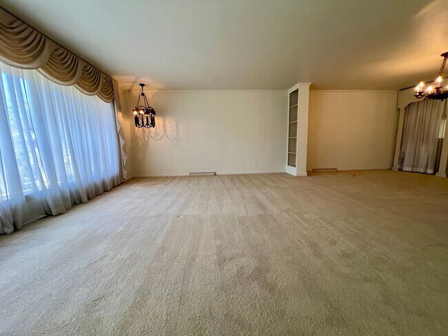 Building Photo - Stunning 4-Bedroom Single Family Home in Wyncote! Available NOW!