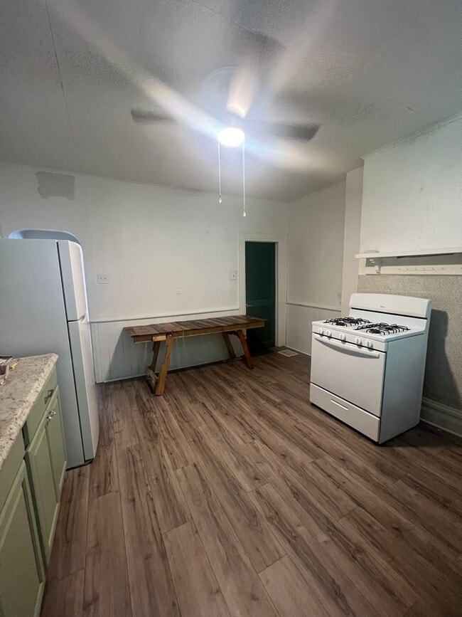 Building Photo - Spacious 3 bedroom, 2 bath home in Sharpsburg