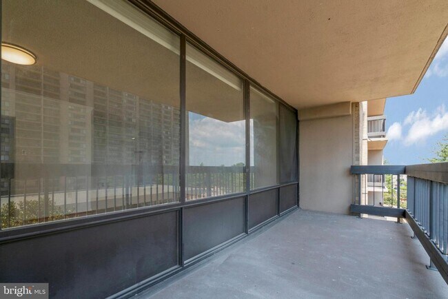 Building Photo - 3701 S George Mason Dr