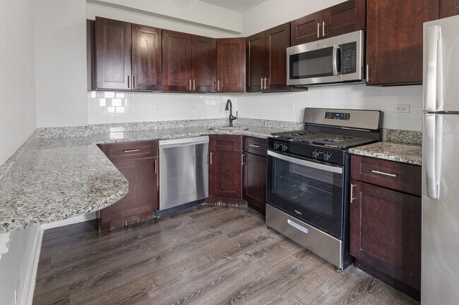Building Photo - 1608 W Sherwin Ave