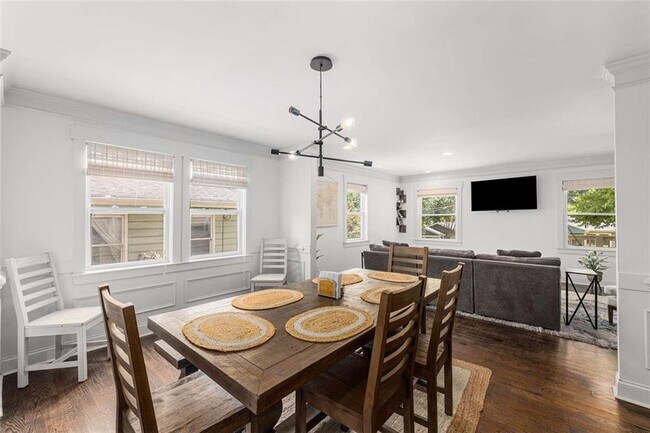 Building Photo - 1134 Knott St SE