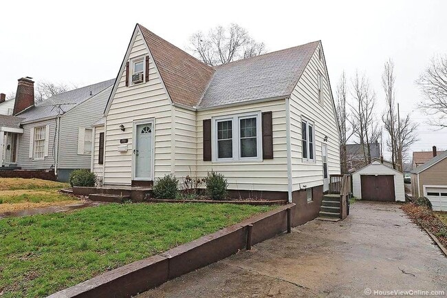 Building Photo - Available THIS SUMMER-Spacious Home Close to Campus