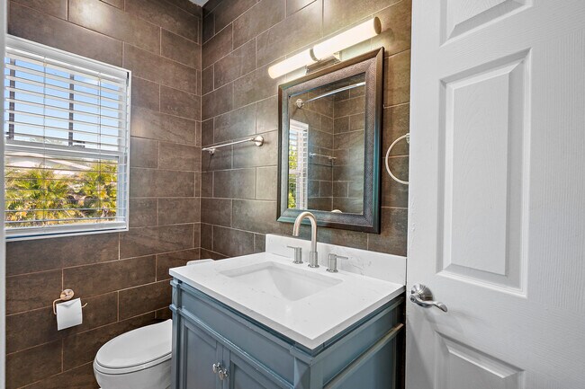 Building Photo - 2560 4th Ave S