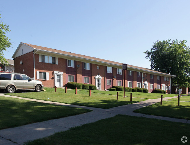 Randall West - 1373 Monomoy St Aurora IL 60506 | Apartment Finder