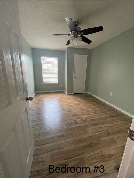 Building Photo - 1814 Whispering Oaks Ln