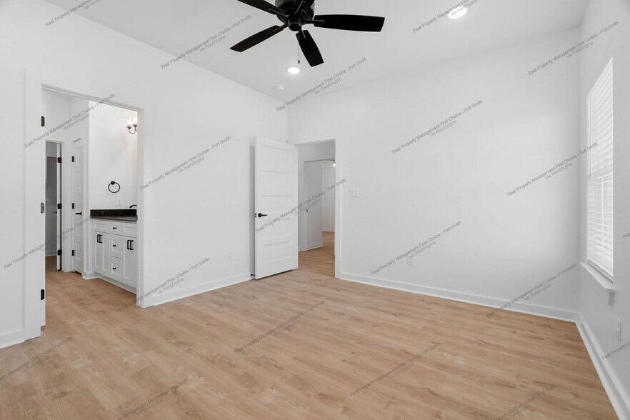 Building Photo - 8705 Cantera Dr