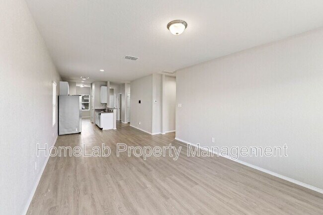 Building Photo - 7126 Mesa Cliffs