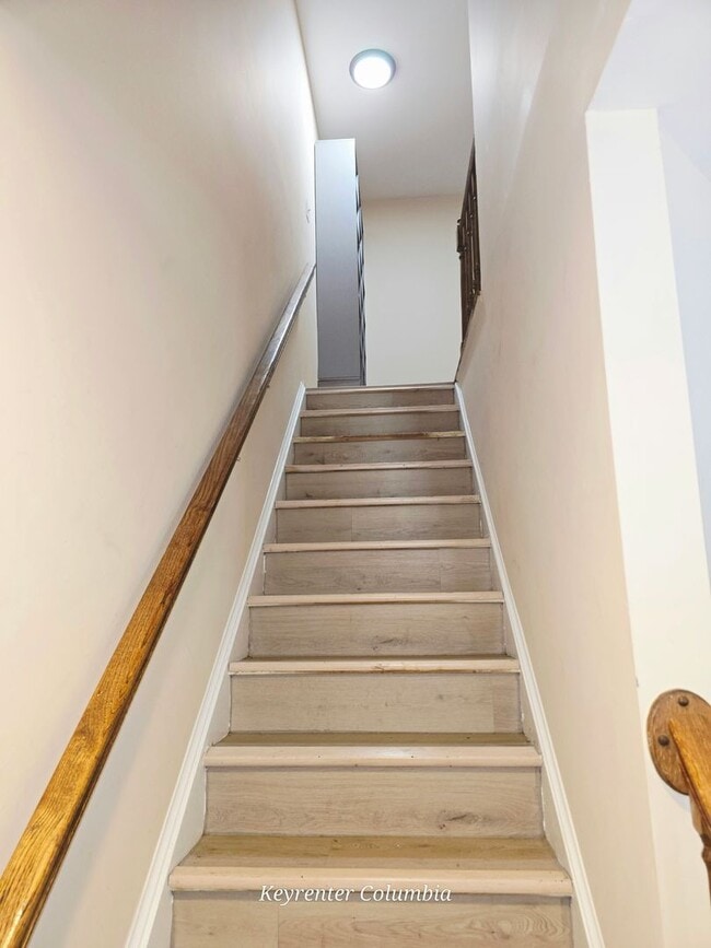 Building Photo - Beautiful 3BR Townhome in Burtonsville | Garage, Deck & Community Amenities