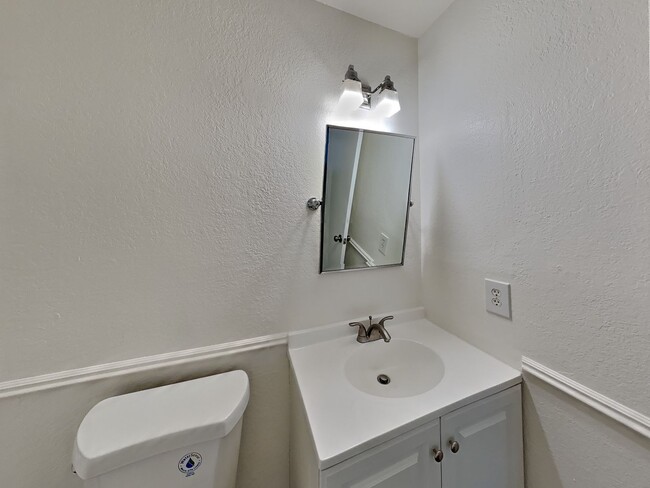 Building Photo - Freshly Remodeled 4/2 House in Oakley Available Now!