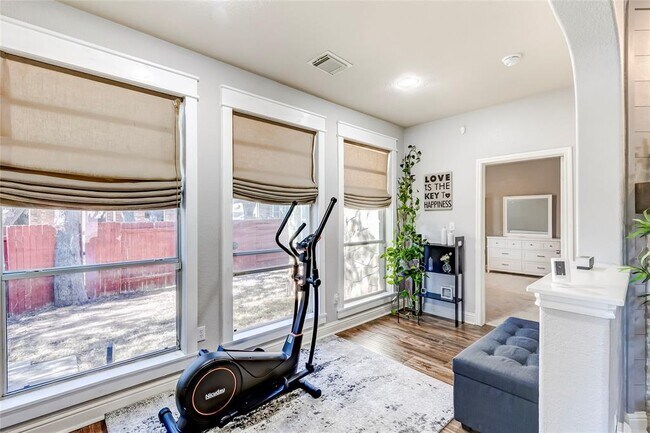 Building Photo - 2500 Charolais Ct