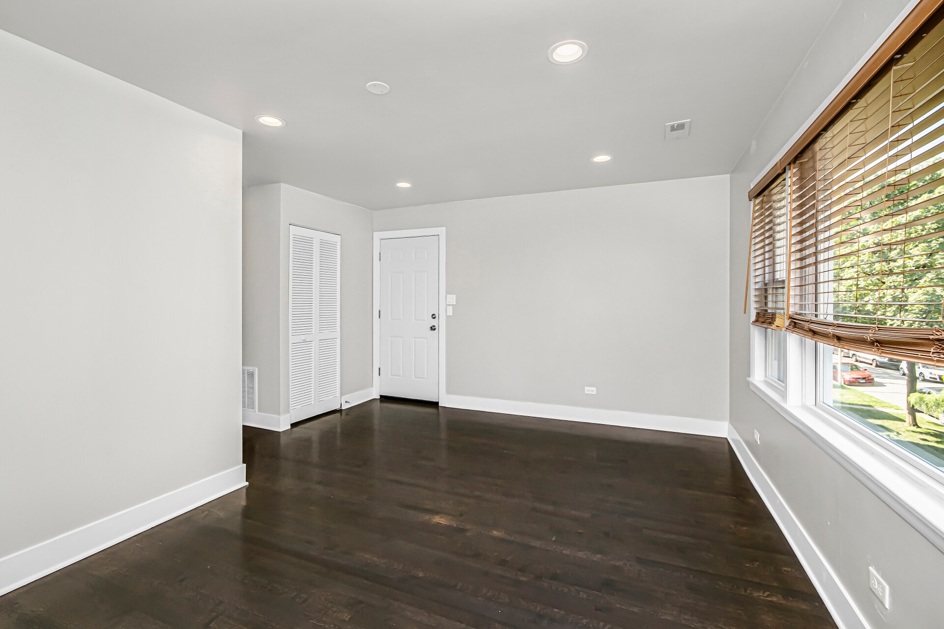 Building Photo - 6459 N Wayne Ave