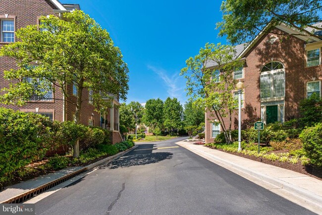 Building Photo - 102 Lounsbury Pl