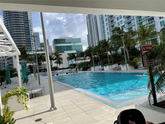 Building Photo - 950 Brickell Bay Dr