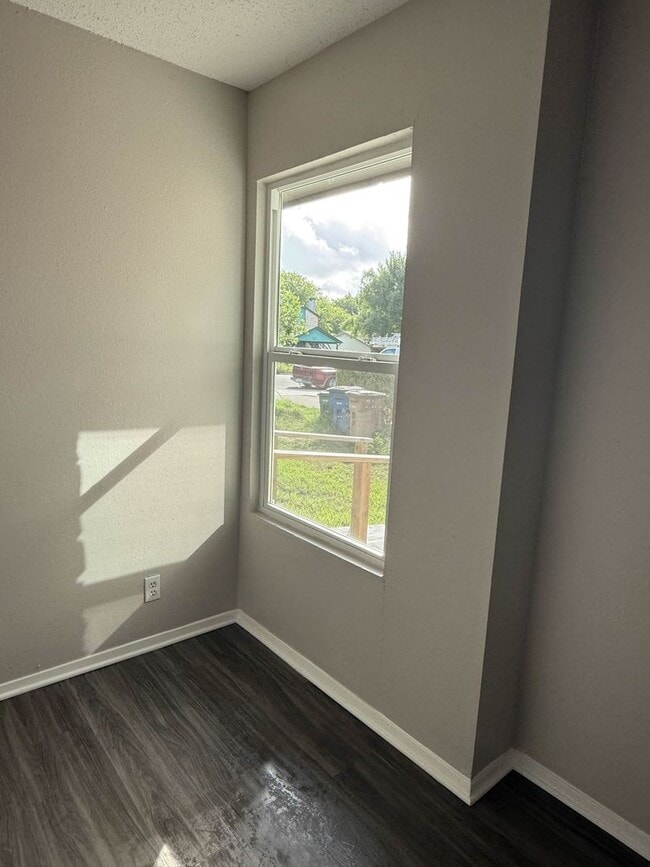 Building Photo - 955_4 Little C-Homes 5, LLC