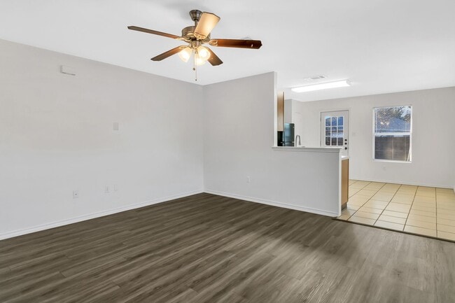 Building Photo - Charming 3 Bed, 2 Bath House with Serene Yard