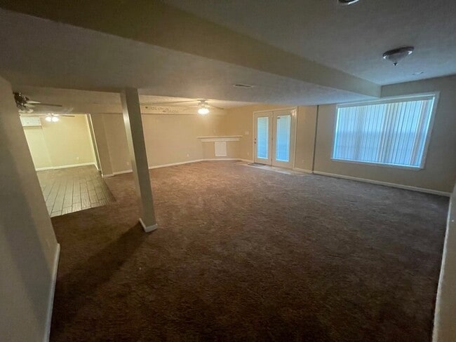 Building Photo - 5BD/4BA Single Family Home