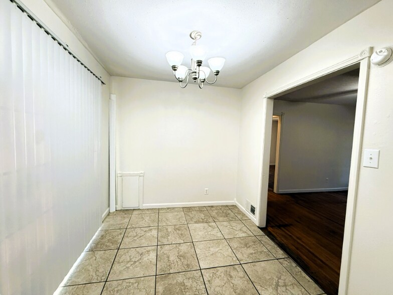 Building Photo - 1114 S Waverly St