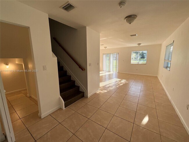 Building Photo - 1540 NW 45th St