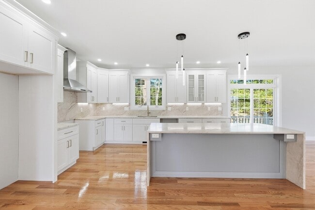 Building Photo - 4 Barrows Rd