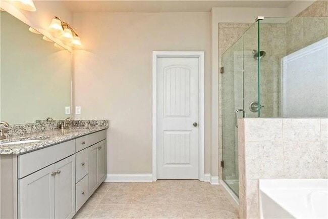 Building Photo - 695 Country Ridge Dr