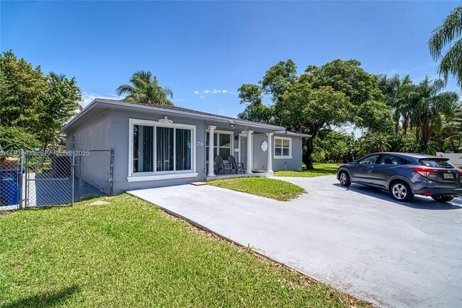 Building Photo - 216 SW 6th St