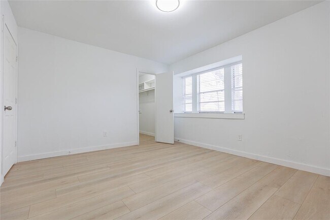 Building Photo - 3206 Cherry Creek Dr