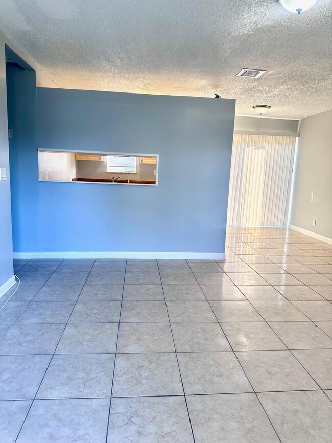 Building Photo - 9326 Sunrise Dr