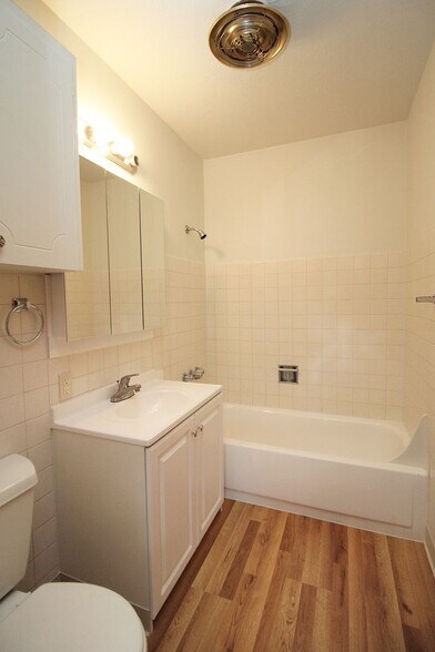 Building Photo - 7312-7334 N Lancaster Ave