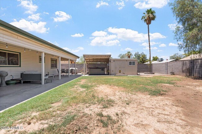 Building Photo - 2116 W Garden Dr