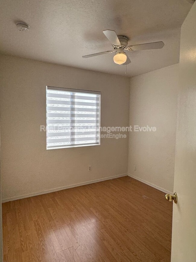 Building Photo - 3734 W Oregon Ave