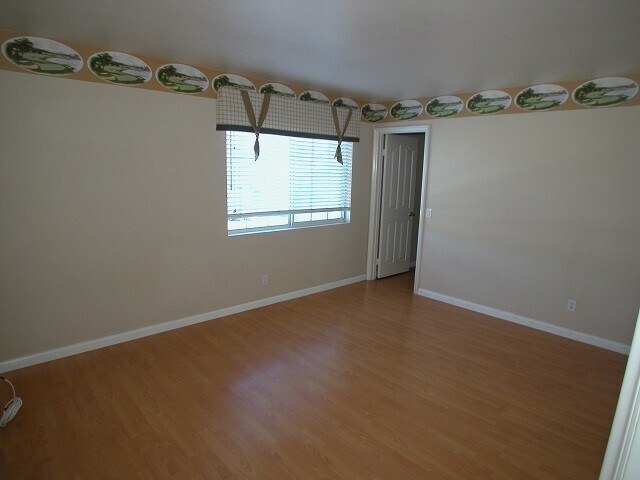Building Photo - WOW! Great Eastlake Trails Former Model Home