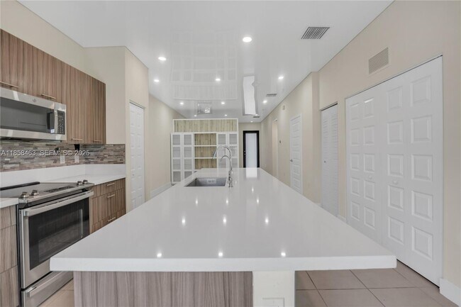 Building Photo - 8151 NW 104th Ave