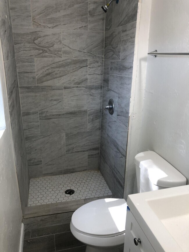 Building Photo - 235 W Kentucky St