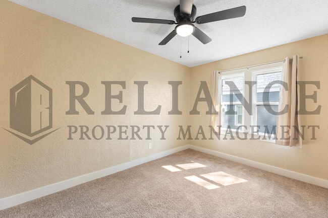 Building Photo - 221 N Walnut St