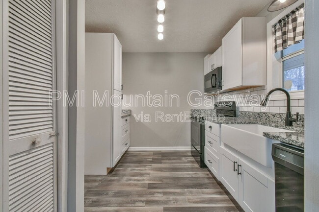 Building Photo - 495 Washboard Rd