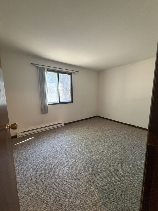 Building Photo - 134 E Johnson St