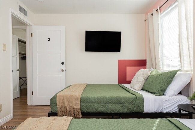 Building Photo - 2205 Santa Paula Dr