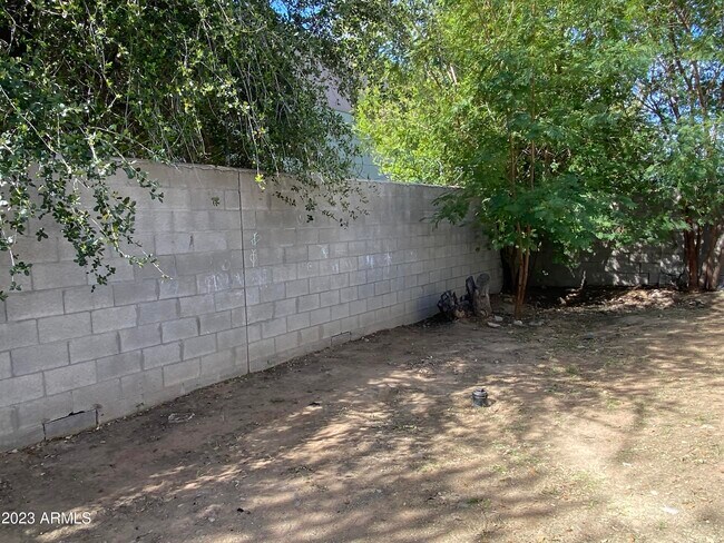 Building Photo - 1595 W Mountain View Rd
