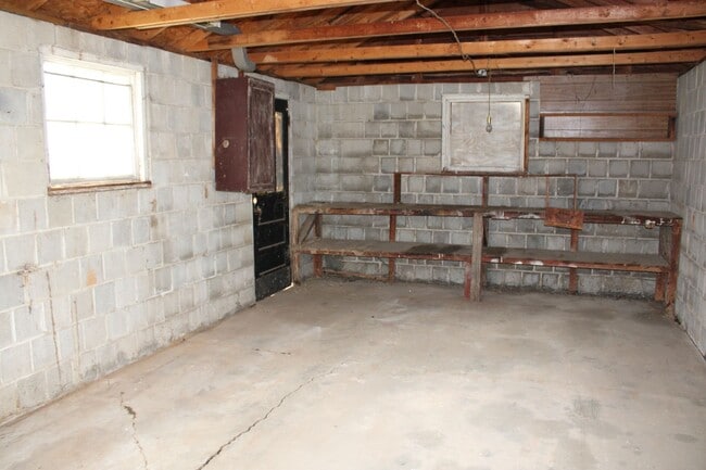 Building Photo - Fenced yard in heart of Decatur!