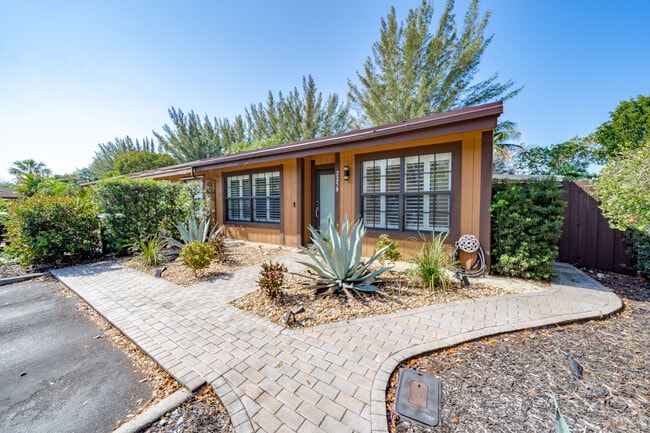 Building Photo - 2250 Buttonwood Ave