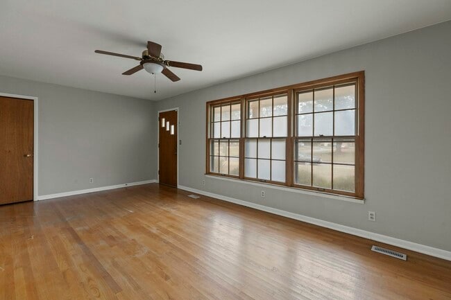 Building Photo - 3511 Purdy Dr NW