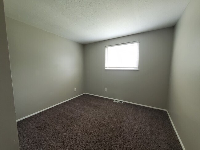Building Photo - 3760 Ardath Rd