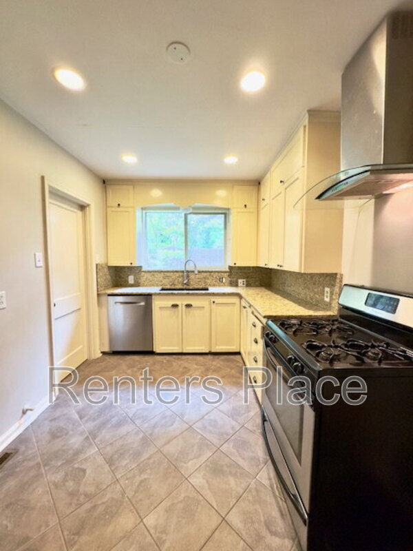 Building Photo - 2127 S Delaware Ct