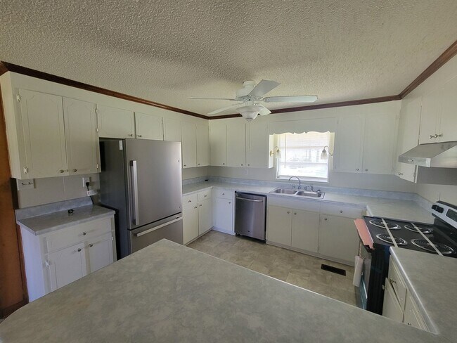 Building Photo - Home in Nashville GA