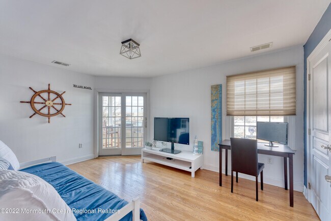 Building Photo - 322 Broadway