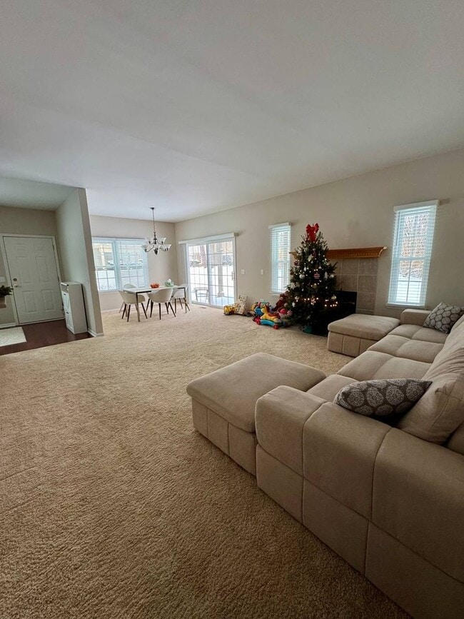 Building Photo - 5261 Pebble Ln