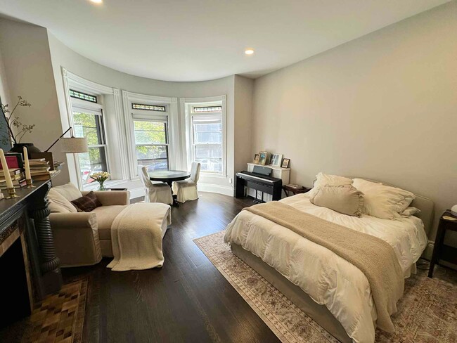 Building Photo - 112 Pinckney St