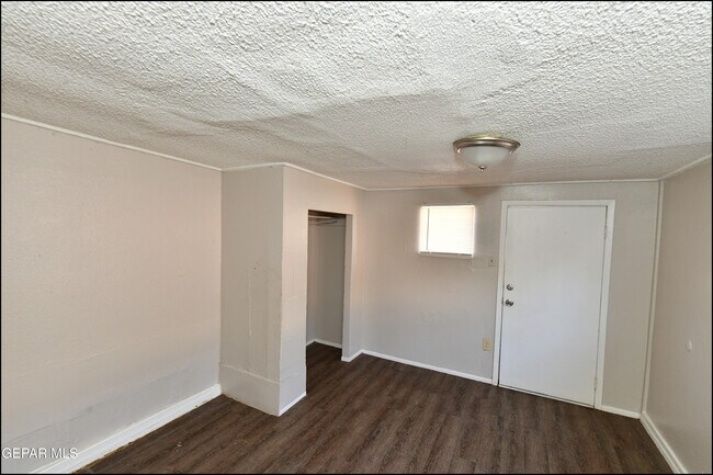 Building Photo - 3519 Douglas Ave