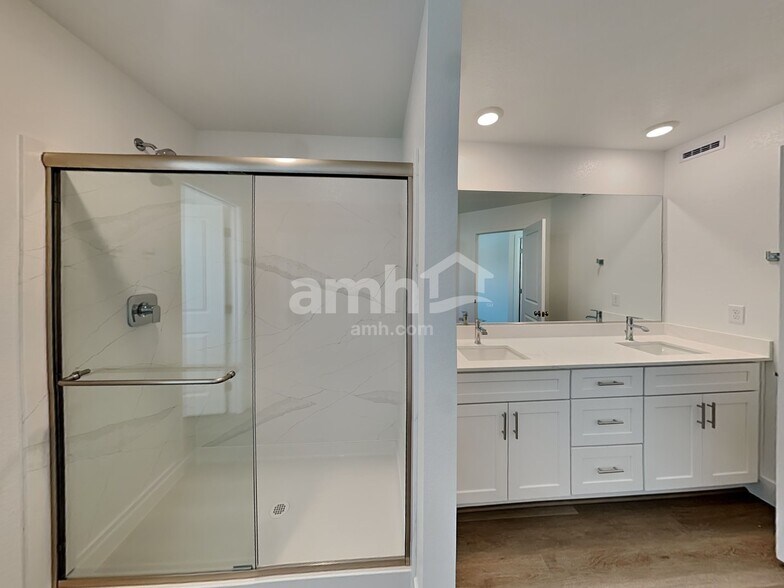 Building Photo - 10380 Bee Balm St