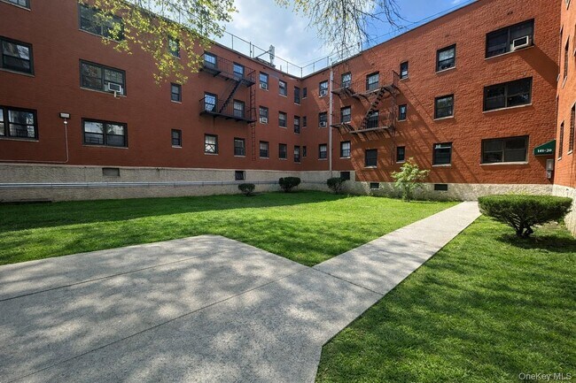 Building Photo - 141-20-141-77 77th Rd
